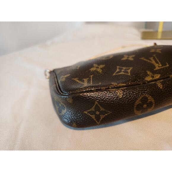 Louis Vuitton Pochette Accessoires Monogram Canvas Shoulder Bag LV Gold Strap - Picture 5 of 14